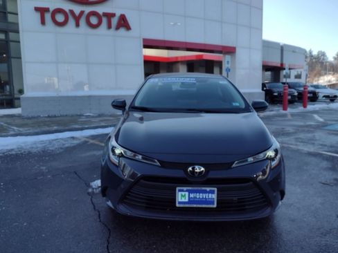 Used 2025 Toyota Corolla LE image 13