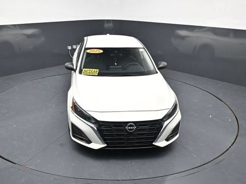 Used 2025 Nissan Altima 2.5 SV FWD image 44