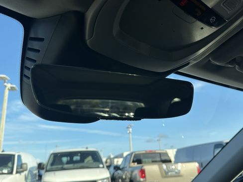 Used 2025 Volvo XC60 B5 Plus image 24