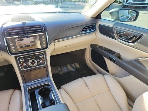 Used 2017 Lincoln Continental Select image 20