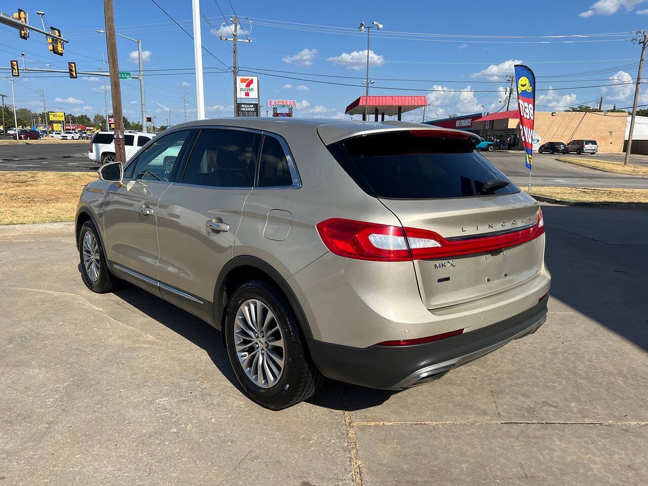 Used 2017 Lincoln MKX Select w/ Select Plus Package FWD image 5