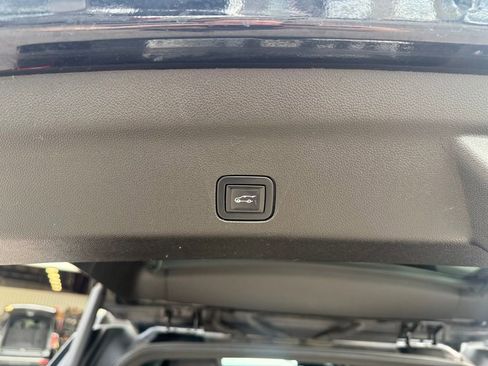 Used 2023 GMC Yukon XL Denali Ultimate image 38