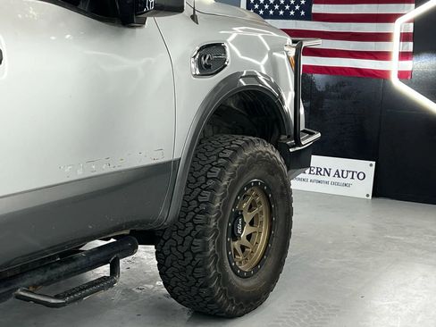 Used 2017 Nissan Titan PRO-4X AWD/4WD image 9