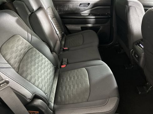 Used 2025 Nissan Pathfinder SV FWD image 25