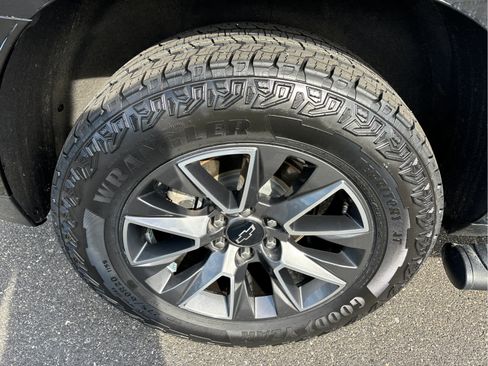 Certified 2023 Chevrolet Tahoe Z71 w/ Luxury Package AWD/4WD image 28