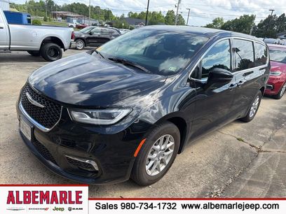 Used 2024 Chrysler Pacifica Touring-L