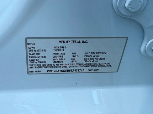 Used 2026 Tesla Model Y 2WD image 39