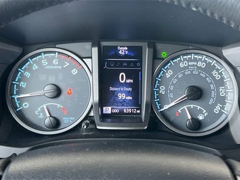 Used 2017 Toyota Tacoma TRD Sport image 32