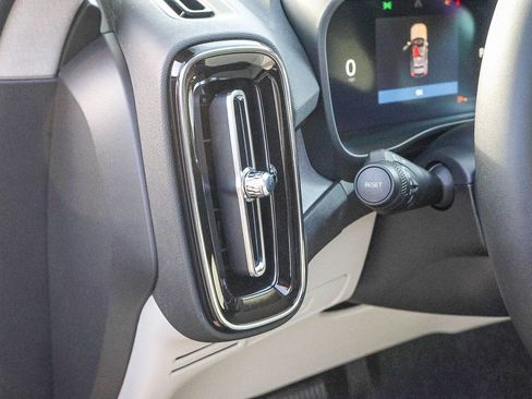 New 2026 Volvo XC40 B4 Plus w/ Climate Package FWD image 31