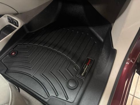 Used 2017 Chrysler Pacifica Touring Plus w/ Tire & Wheel Group FWD image 36