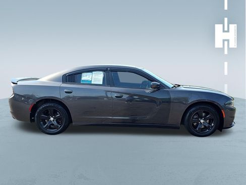 Used 2020 Dodge Charger SXT RWD image 3