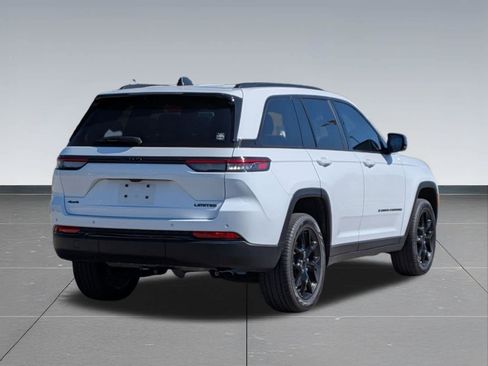 Used 2023 Jeep Grand Cherokee Limited w/ Black Appearance Package AWD/4WD image 5