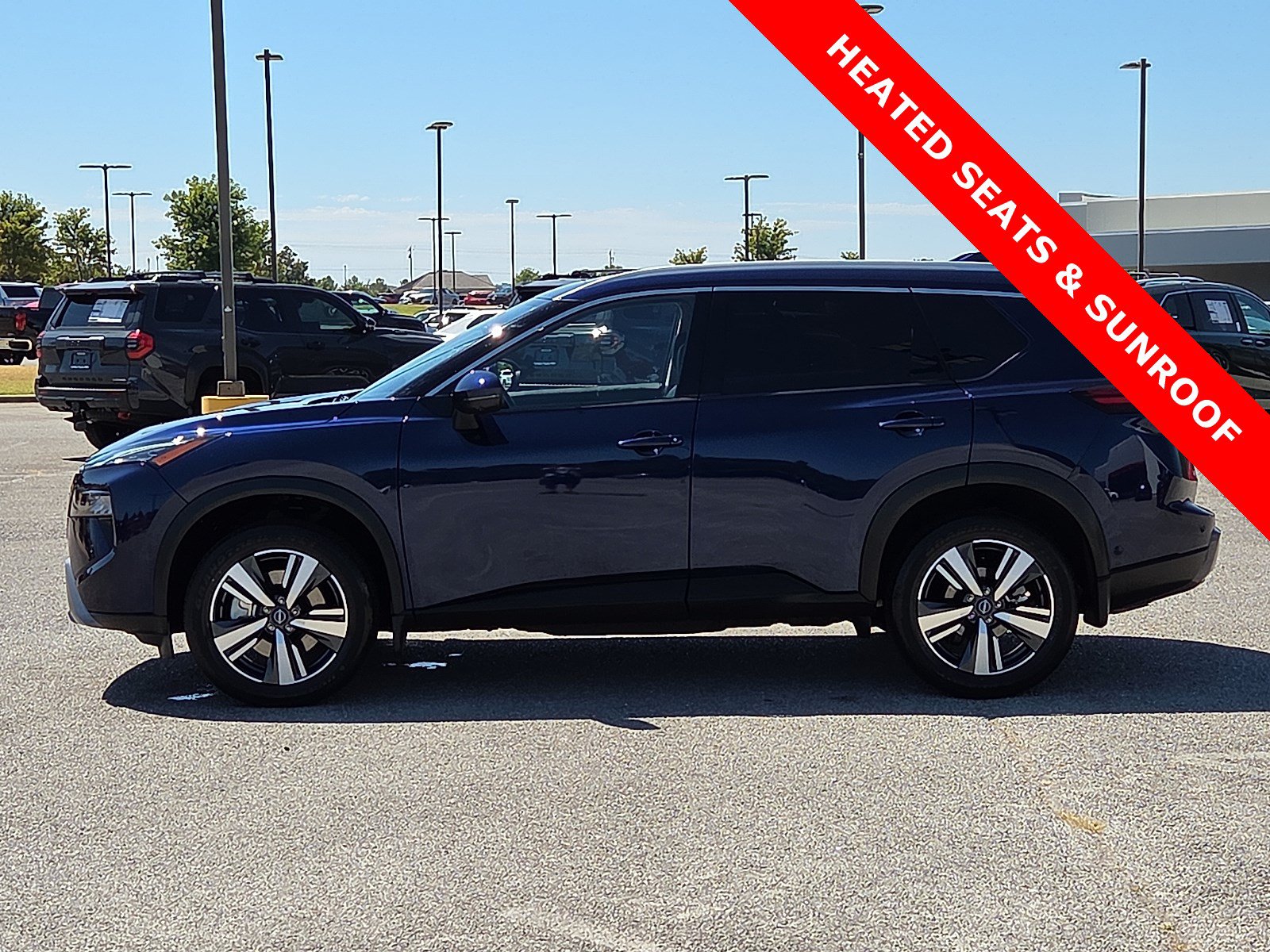 Used 2025 Nissan Rogue SL w/ Tech Package FWD image 3