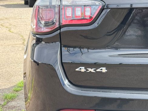 Used 2024 Jeep Compass Latitude AWD/4WD image 8