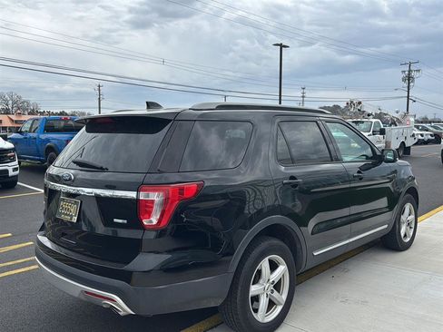 Used 2017 Ford Explorer XLT w/ Equipment Group 202A image 11