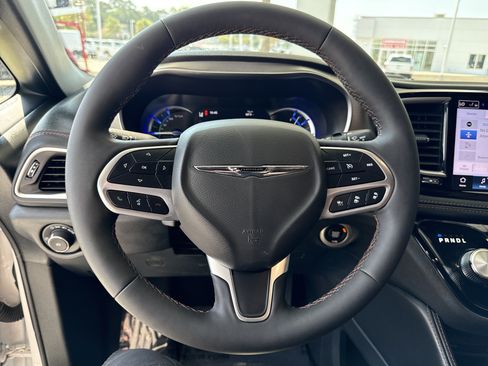 Used 2026 Chrysler Pacifica Pinnacle FWD image 17