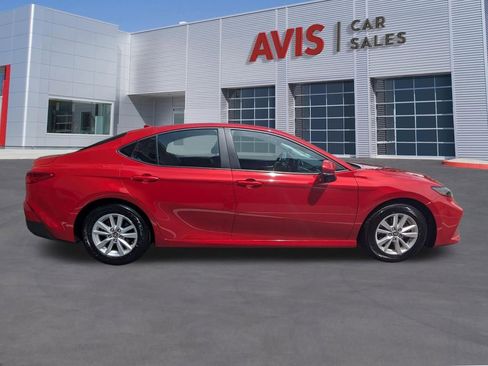 Used 2025 Toyota Camry LE FWD image 5