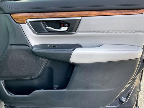 Used 2018 Honda CR-V Touring image 22