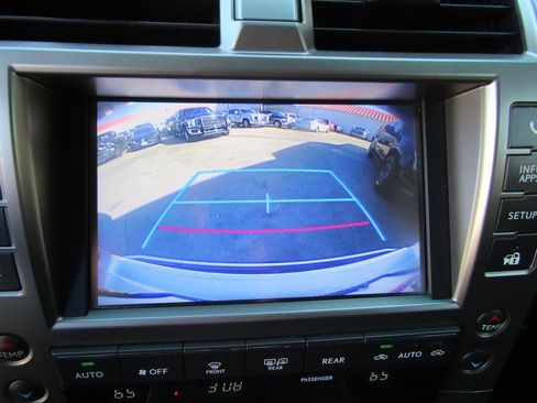 Used 2017 Lexus GX 460 image 18