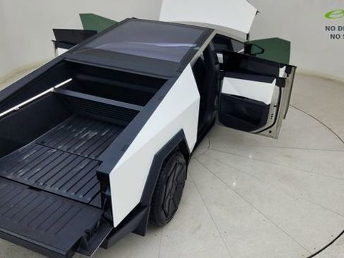 Used 2024 Tesla Cybertruck AWD Crew Cab image 83