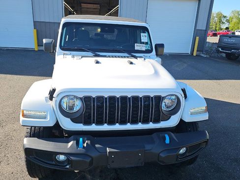 Used 2024 Jeep Wrangler Unlimited AWD/4WD image 3