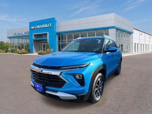 Used 2025 Chevrolet TrailBlazer LT AWD/4WD image 2