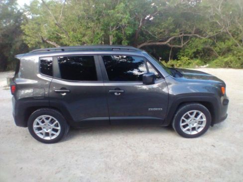Used 2020 Jeep Renegade Latitude FWD image 5