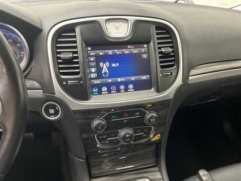 Used 2022 Chrysler 300 Touring w/ Sport Appearance Package image 15