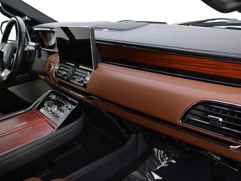 Certified 2024 Lincoln Navigator L Reserve w/ Equipment Group 201A image 15