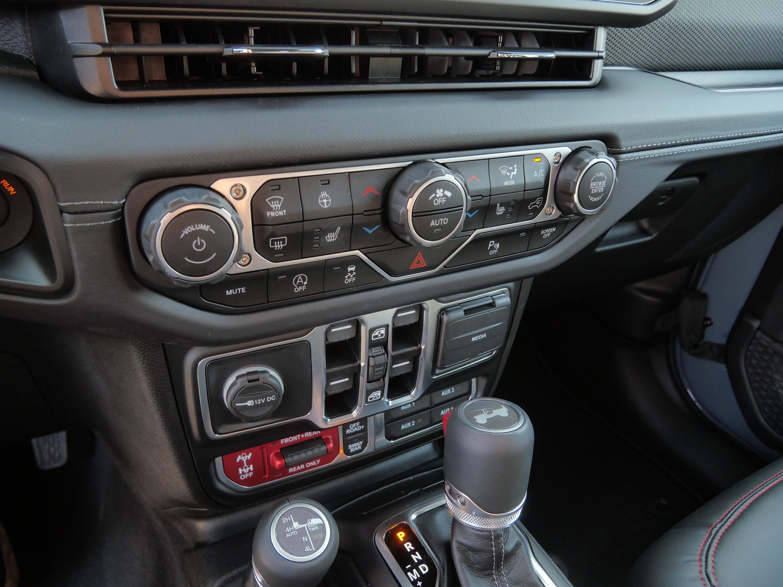 Used 2025 Jeep Wrangler Unlimited Rubicon AWD/4WD image 23
