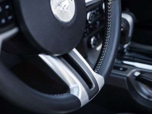 Used 2010 Ford Mustang GT Premium image 18