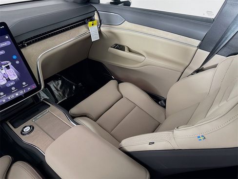 New 2025 Volvo EX90 Plus image 24