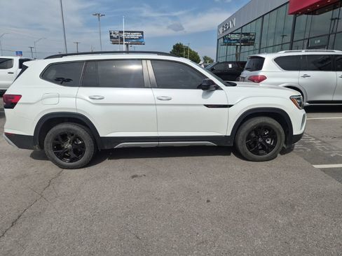 Used 2024 Volkswagen Atlas Peak Edition SEL AWD/4WD image 4