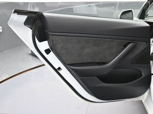 Used 2018 Tesla Model 3 Long Range image 40