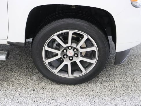 Used 2022 GMC Canyon Denali RWD image 5