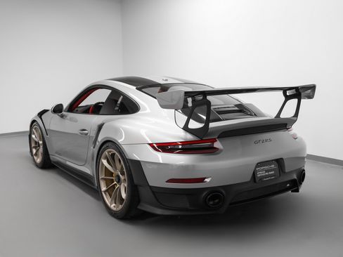 Certified 2019 Porsche 911 GT2 RS image 3
