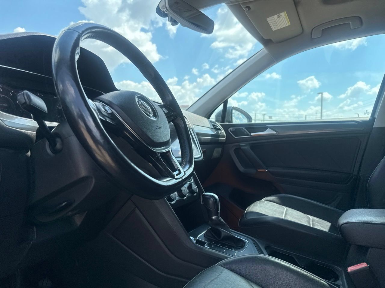 Used 2018 Volkswagen Tiguan SEL Premium FWD image 42