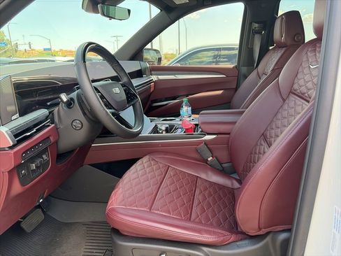 Used 2025 Cadillac Escalade Sport w/ LPO, Floor Liner Package AWD/4WD image 8