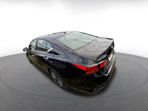 Used 2025 Nissan Altima 2.5 SV image 8