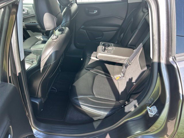 Used 2018 Jeep Compass Latitude FWD image 38