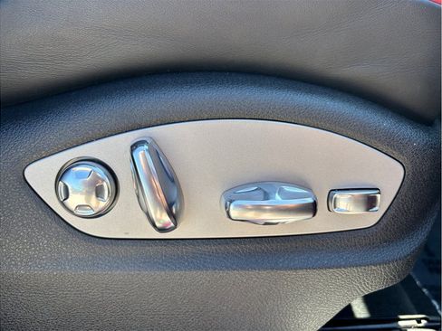 Used 2023 Porsche Macan S AWD/4WD image 47