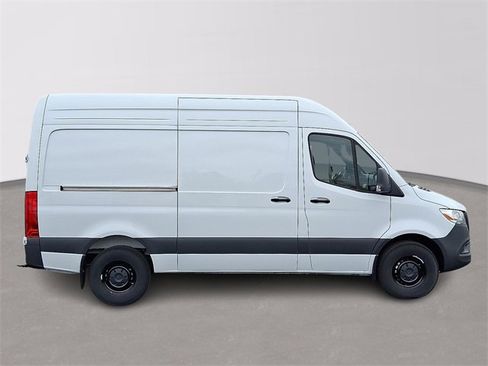 Used 2025 Mercedes-Benz Sprinter 2500 image 4