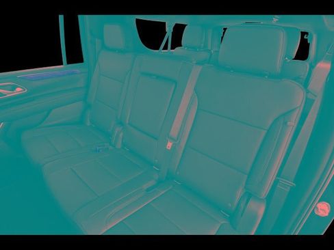 Used 2024 Chevrolet Suburban LT w/ Luxury Package RWD image 31