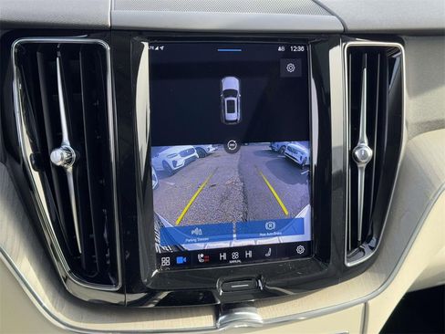 Used 2023 Volvo XC60 B5 Plus image 26