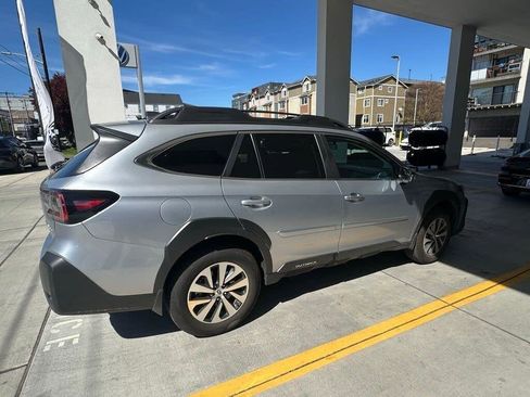 Used 2025 Subaru Outback Premium image 7