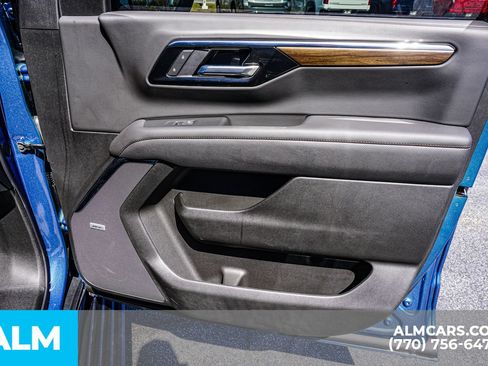 Used 2025 Chevrolet Suburban High Country AWD/4WD image 51