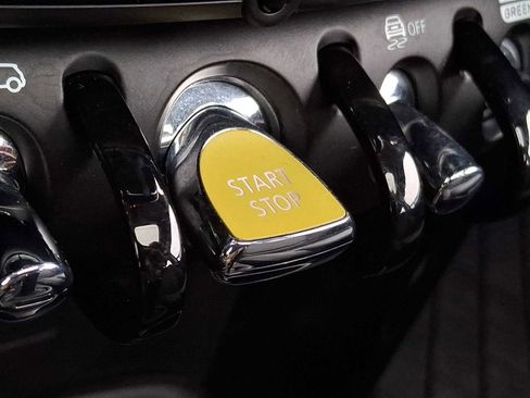 Certified 2024 MINI Cooper SE image 22