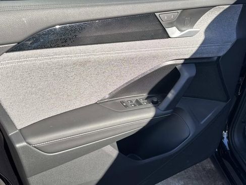 Used 2025 Volkswagen Tiguan S w/ 18" Wheel Package image 12