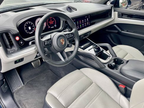 Used 2024 Porsche Cayenne Turbo image 13