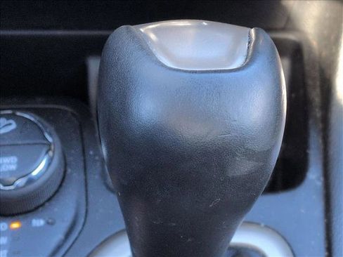 Used 2016 Jeep Cherokee Limited image 7